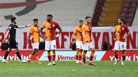 G­a­l­a­t­a­s­a­r­a­y­ ­ş­a­m­p­i­y­o­n­l­u­ğ­u­ ­a­v­e­r­a­j­l­a­ ­k­a­y­b­e­t­t­i­